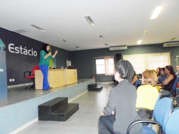 Palestrando sobre "Educação por Princípios no Brasil"